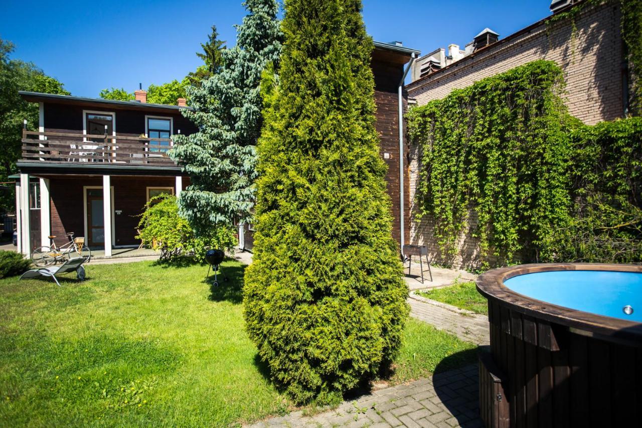 Wooden House Near City Center Riga Exterior foto